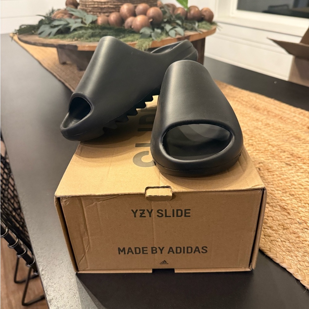 Adidas YZY Slide in Classic Black
